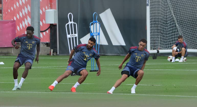 06.08.2026, FC Bayern Muenchen, Training, Saebenerstrasse Muenchen , Fussball, im Bild: Alphons Davies (FC Bayern Muenchen), Ismael Saibari (FC Bayern Muenchen), Jamal Musiala (FC Bayern Muenchen) und Bryan Zaragoza (FC Bayern Muenchen)