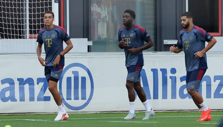 06.08.2026, FC Bayern Muenchen Training, Fussball, im Bild: Jamal Musiala (FC Bayern Muenchen), Alphons Davies (FC Bayern Muenchen) und Ismael Saibari (FC Bayern Muenchen)