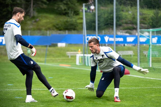 Luca Philipp, (TSG Hoffenheim, 37), rechts, gegen die Angriffsbemuehungen von Oliver Baumann, (TSG Hoffenheim, 01), TSG Hoffenheim, Fussball, Trainingslager, Saison Vorbereitung, Saison 2026 2027, GER, 06.08.2026, Eibner-Pressefoto Andreas Ulmer TSG Hoffenheim, Fussball, Trainingslager, Saison Vorbereitung, Saison 2026 2027, GER, 06.08.2026, Copyright: xEibner-Pressefoto AndreasxUlmerx EP_AUR