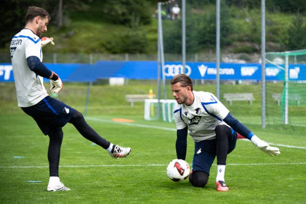 Luca Philipp, (TSG Hoffenheim, 37), rechts, gegen die Angriffsbemuehungen von Oliver Baumann, (TSG Hoffenheim, 01), TSG Hoffenheim, Fussball, Trainingslager, Saison Vorbereitung, Saison 2026 2027, GER, 06.08.2026, Eibner-Pressefoto Andreas Ulmer TSG Hoffenheim, Fussball, Trainingslager, Saison Vorbereitung, Saison 2026 2027, GER, 06.08.2026, Copyright: xEibner-Pressefoto AndreasxUlmerx EP_AUR