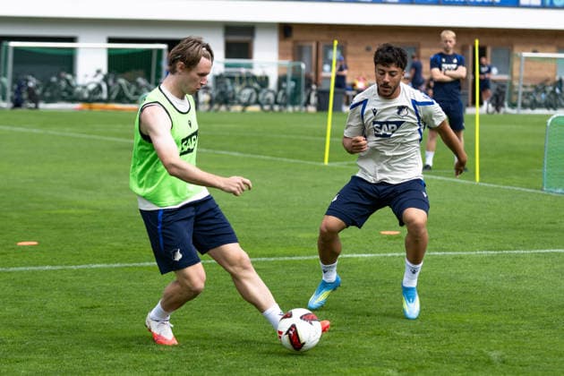 Kleinfeldspiel mit Patrick Wimmer, (TSG Hoffenheim, 08), links, gegen Umut Tohumcu, (TSG Hoffenheim, 25), TSG Hoffenheim, Fussball, Trainingslager, Saison Vorbereitung, Saison 2026 2027, GER, 06.08.2026, Eibner-Pressefoto Andreas Ulmer TSG Hoffenheim, Fussball, Trainingslager, Saison Vorbereitung, Saison 2026 2027, GER, 06.08.2026, Copyright: xEibner-Pressefoto AndreasxUlmerx EP_AUR