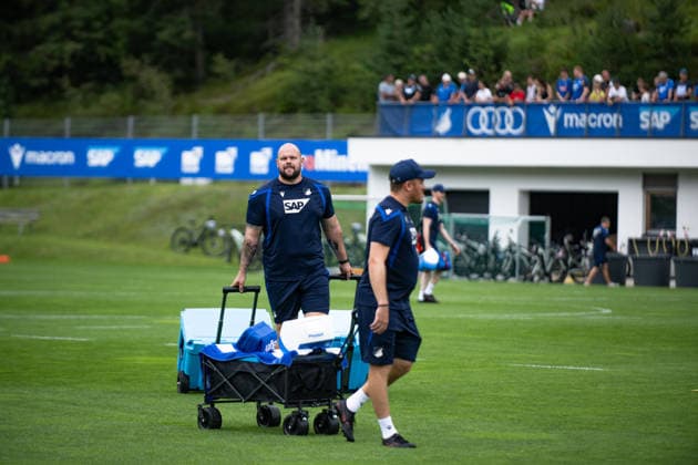 Der Service auf dem Trainingsgelaende ist wie immer hervorragend, TSG Hoffenheim, Fussball, Trainingslager, Saison Vorbereitung, Saison 2026 2027, GER, 06.08.2026, Eibner-Pressefoto Andreas Ulmer TSG Hoffenheim, Fussball, Trainingslager, Saison Vorbereitung, Saison 2026 2027, GER, 06.08.2026, Copyright: xEibner-Pressefoto AndreasxUlmerx EP_AUR