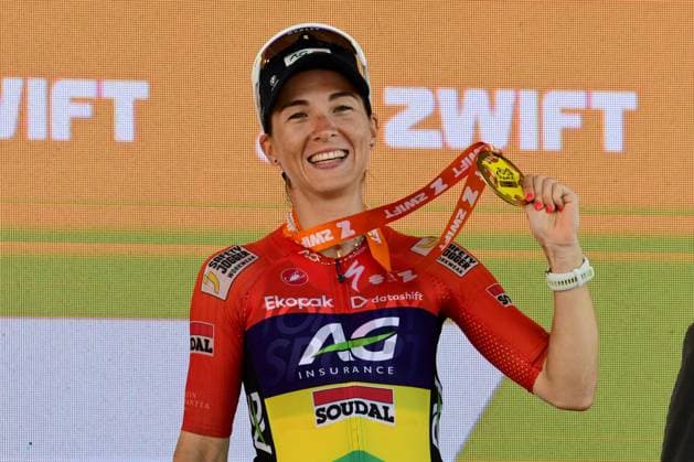 Stage 6 - Women S Tour De France 2026 Kim Le Court Pienaar of the AG Insurance Soudal Team receives the winner s jersey during the official ceremony at the finish of Stage 6 of the 2026 Women s Tour de France in Tournon-sur-Rhone, France, on August 6, 2026. The stage ran between Montbrison and Tournon-sur-Rhone. Tournon sur Rhone Ardeche France  Copyright: xRomainxDoucelinx originalFilename:doucelin-stage6wo260806_np6PG.jpg