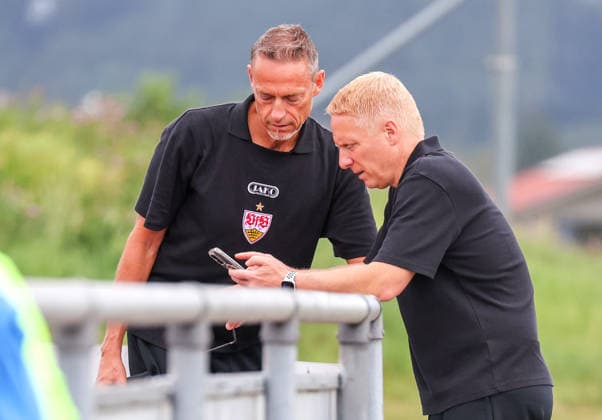 07.08.2026, Deutschland, Grassau, Fußball Bundesliga, Saison 2026 2027, Trainingslager VfB Stuttgart, v.l. Holger Laser, Tobias Herwerth