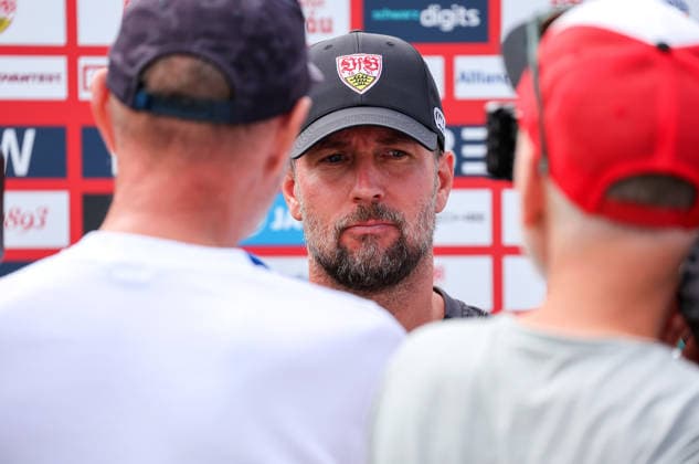 07.08.2026, Deutschland, Grassau, Fußball Bundesliga, Saison 2026 2027, Trainingslager VfB Stuttgart, VfB Trainer Sebastian Hoeneß im Interview