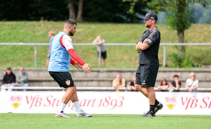 07.08.2026, Deutschland, Grassau, Fußball Bundesliga, Saison 2026 2027, Trainingslager VfB Stuttgart, v.l. Deniz Undav, VfB Trainer Sebastian Hoeneß