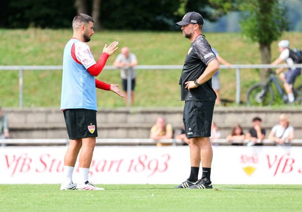 07.08.2026, Deutschland, Grassau, Fußball Bundesliga, Saison 2026 2027, Trainingslager VfB Stuttgart, v.l. Deniz Undav, VfB Trainer Sebastian Hoeneß