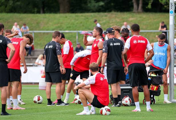 07.08.2026, Deutschland, Grassau, Fußball Bundesliga, Saison 2026 2027, Trainingslager VfB Stuttgart, Trinkpause, Ermedin Demirovic