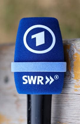 07.08.2026, Deutschland, Grassau, Fußball Bundesliga, Saison 2026 2027, Trainingslager VfB Stuttgart, Mikrofon, SWR, ARD