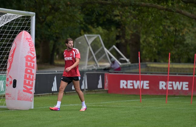 07.08.2026, xophax, Fussball 1.Bundesliga, 1.FC Koeln Training auf Platz 1 am Geissbockheim . Training der Profis vor dem Abendspiel gegen Real San Sebastian. Imad Rondic ( 1.FC Köln ) trainierte allein mit Co-Trainer Kevin McKenna. Kitzbühel