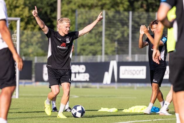 Abschlusstraining SSV Ulm 1846 Fußball vor dem ersten Ligaspiel in Stuttgart, Fussball, Training, Trainingsplatz Ulm 06.08.26 Per Lockl (SSV Ulm 1846 Fußball, 08) Abschlusstraining SSV Ulm 1846 Fußball vor dem ersten Ligaspiel in Stuttgart, Fussball, Training, Trainingsplatz Ulm 06.08.26 Foto: Lucca Fundel Ulm Trainingsplatz Baden-Württemberg Deutschland