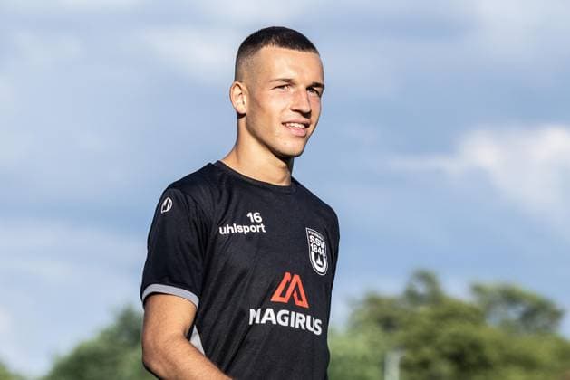 Abschlusstraining SSV Ulm 1846 Fußball vor dem ersten Ligaspiel in Stuttgart, Fussball, Training, Trainingsplatz Ulm 06.08.26 Freisteller Einzelbild Portrait Porträt Simun Birkic (SSV Ulm 1846 Fußball, 16) Abschlusstraining SSV Ulm 1846 Fußball vor dem ersten Ligaspiel in Stuttgart, Fussball, Training, Trainingsplatz Ulm 06.08.26 Foto: Lucca Fundel Ulm Trainingsplatz Baden-Württemberg Deutschland