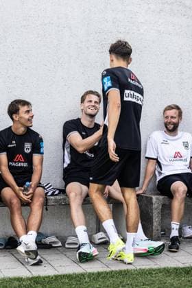 Abschlusstraining SSV Ulm 1846 Fußball vor dem ersten Ligaspiel in Stuttgart, Fussball, Training, Trainingsplatz Ulm 06.08.26 v.l. Christopher Negele (SSV Ulm 1846 Fußball, 19), Tim Schmidt (SSV Ulm 1846 Fußball, 27), Marco Gölz (SSV Ulm 1846 Fußball, 21), Martin Minks (SSV Ulm 1846 Fußball, Co-Trainer) Abschlusstraining SSV Ulm 1846 Fußball vor dem ersten Ligaspiel in Stuttgart, Fussball, Training, Trainingsplatz Ulm 06.08.26 Foto: Lucca Fundel Ulm Trainingsplatz Baden-Württemberg Deutschland