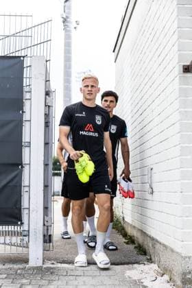 Abschlusstraining SSV Ulm 1846 Fußball vor dem ersten Ligaspiel in Stuttgart, Fussball, Training, Trainingsplatz Ulm 06.08.26 Per Lockl (SSV Ulm 1846 Fußball, 08) Abschlusstraining SSV Ulm 1846 Fußball vor dem ersten Ligaspiel in Stuttgart, Fussball, Training, Trainingsplatz Ulm 06.08.26 Foto: Lucca Fundel Ulm Trainingsplatz Baden-Württemberg Deutschland