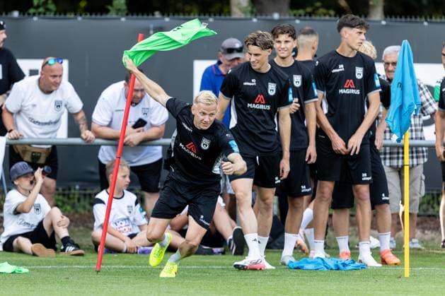 Abschlusstraining SSV Ulm 1846 Fußball vor dem ersten Ligaspiel in Stuttgart, Fussball, Training, Trainingsplatz Ulm 06.08.26 Per Lockl (SSV Ulm 1846 Fußball, 08) Abschlusstraining SSV Ulm 1846 Fußball vor dem ersten Ligaspiel in Stuttgart, Fussball, Training, Trainingsplatz Ulm 06.08.26 Foto: Lucca Fundel Ulm Trainingsplatz Baden-Württemberg Deutschland