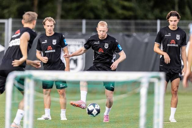 Abschlusstraining SSV Ulm 1846 Fußball vor dem ersten Ligaspiel in Stuttgart, Fussball, Training, Trainingsplatz Ulm 06.08.26 Leon Müller (SSV Ulm 1846 Fußball, 17) Abschlusstraining SSV Ulm 1846 Fußball vor dem ersten Ligaspiel in Stuttgart, Fussball, Training, Trainingsplatz Ulm 06.08.26 Foto: Lucca Fundel Ulm Trainingsplatz Baden-Württemberg Deutschland