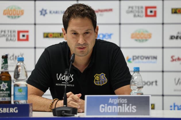 07.08.2026, Fussball, Herren, 3. Liga, Saison 2026 2027, Pressekonferenz vor dem 1. Spieltag, 1. FC Saarbrücken, Trainer Argirios Giannikis (1. FC Saarbrücken) Saarbrücken Ludwigsparkstadion Saarland Deutschland (DEU) Copyright: xSebastianxBachx