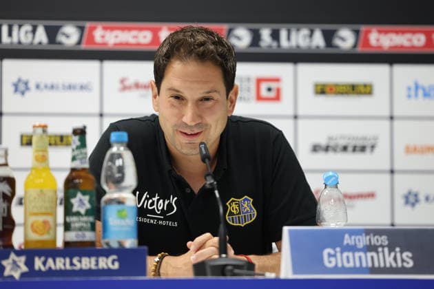 07.08.2026, Fussball, Herren, 3. Liga, Saison 2026 2027, Pressekonferenz vor dem 1. Spieltag, 1. FC Saarbrücken, Trainer Argirios Giannikis (1. FC Saarbrücken) Saarbrücken Ludwigsparkstadion Saarland Deutschland (DEU) Copyright: xSebastianxBachx