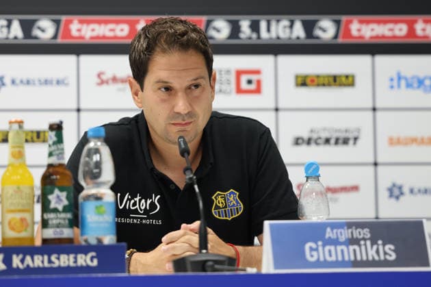 07.08.2026, Fussball, Herren, 3. Liga, Saison 2026 2027, Pressekonferenz vor dem 1. Spieltag, 1. FC Saarbrücken, Trainer Argirios Giannikis (1. FC Saarbrücken) Saarbrücken Ludwigsparkstadion Saarland Deutschland (DEU) Copyright: xSebastianxBachx