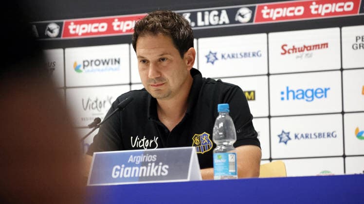 07.08.2026, xrekx, Fussball 3.Liga, 1. FC Saarbruecken - Pressekonferenz mit Sportvorstand Markus Thiele v.l. Argirios Giannikis Trainer (1.FC Saarbruecken) (DFL DFB REGULATIONS PROHIBIT ANY USE OF PHOTOGRAPHS as IMAGE SEQUENCES and or QUASI-VIDEO) Saarbruecken