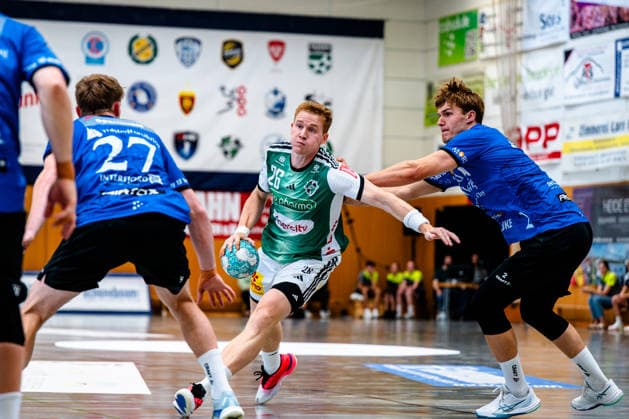 07.08.2026, xdobgx, Handball Heide-Cup 2026, TSV Hannover-Burgdorf - Mors Thy Handball v.l. Jonathan Edvardsson (TSV Hannover-Burgdorf, 26) am Ball, plays the ball