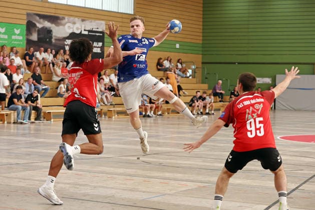 07.08.2026, xovx, Handball Lindencup, TuS Holzheim - HSG Pohlheim v.l. Hannes Jemixe (TuS Holzheim), Florentin Datz (HSG Pohlheim), Max Schneider (TuS Holzheim) Linden Stadthalle Hessen Deutschland (DE)