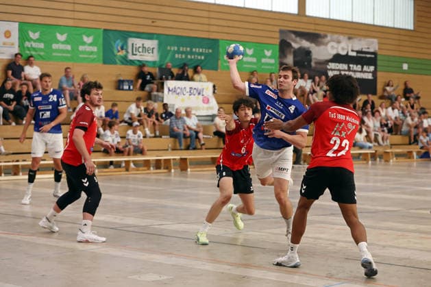 07.08.2026, xovx, Handball Lindencup, TuS Holzheim - HSG Pohlheim v.l. Torben Weinandt (HSG Pohlheim), Finn Langenau (TuS Holzheim), Maxim Hölzer (TuS Holzheim), Leon Friedl (HSG Pohlheim), Hannes Jemixe (TuS Holzheim) Linden Stadthalle Hessen Deutschland (DE)