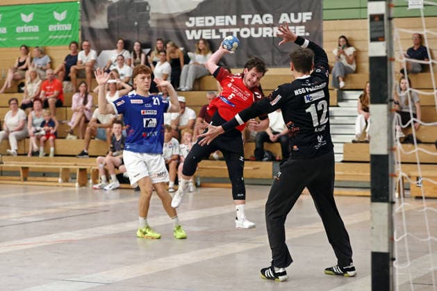07.08.2026, xovx, Handball Lindencup, TuS Holzheim - HSG Pohlheim v.l. Jonathan Martenstein (HSG Pohlheim), Finn Langenau (TuS Holzheim), Joshua Laudt (HSG Pohlheim) Linden Stadthalle Hessen Deutschland (DE)