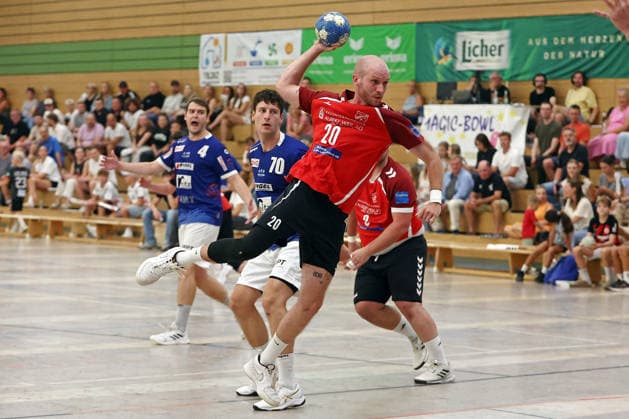 07.08.2026, xovx, Handball Lindencup, TuS Holzheim - HSG Pohlheim v.l. Leon Friedl (HSG Pohlheim), Christoph Träger (HSG Pohlheim), Leon Bühler (TuS Holzheim), Nils Wolfram (TuS Holzheim) Linden Stadthalle Hessen Deutschland (DE)