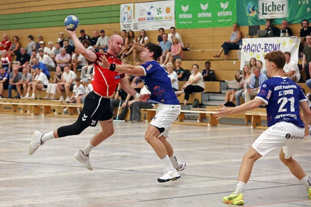 07.08.2026, xovx, Handball Lindencup, TuS Holzheim - HSG Pohlheim v.l. Leon Bühler (TuS Holzheim), Christoph Träger (HSG Pohlheim), Jonathan Martenstein (HSG Pohlheim) Linden Stadthalle Hessen Deutschland (DE)