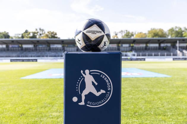 SV Stuttgarter Kickers vs. SSV Ulm 1846 Fußball, Fussball, Regionalliga, 1. Spieltag, GAZI-Stadion auf der Waldau Stuttgart 07.08.26 Spielball Regionalliga Südwest 2026-2027 für das Eröffnungsspiel SV Stuttgarter Kickers vs. SSV Ulm 1846 Fußball SV Stuttgarter Kickers vs. SSV Ulm 1846 Fußball, Fussball, Regionalliga, 1. Spieltag, GAZI-Stadion auf der Waldau Stuttgart 07.08.26 Foto: Lucca Fundel Stuttgart GAZI-Stadion auf der Waldau Baden-Württemberg Deutschland