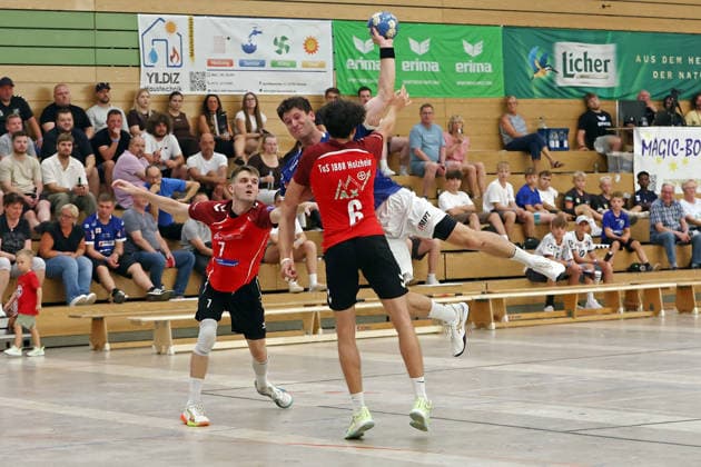 07.08.2026, xovx, Handball Lindencup, TuS Holzheim - HSG Pohlheim v.l. Christoph Horn (TuS Holzheim), Christoph Träger (HSG Pohlheim), Maxim Hölzer (TuS Holzheim) Linden Stadthalle Hessen Deutschland (DE)