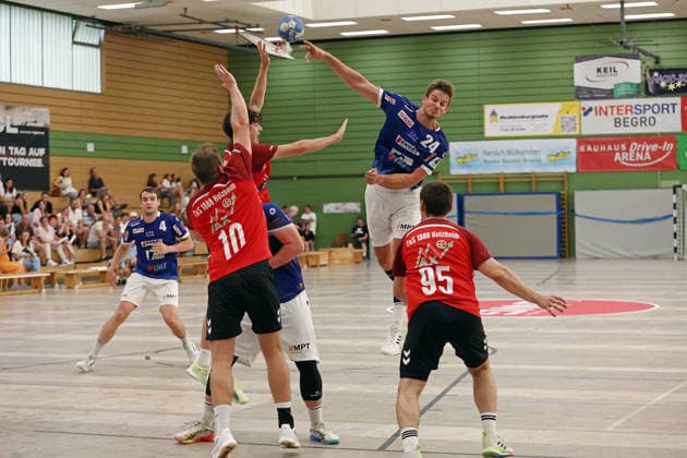 07.08.2026, xovx, Handball Lindencup, TuS Holzheim - HSG Pohlheim v.l. Leon Friedl (HSG Pohlheim), Simon Giebenhain (TuS Holzheim), Maxim Hölzer (TuS Holzheim), Jonathan Martenstein (HSG Pohlheim), Torben Weinandt (HSG Pohlheim), Max Schneider (TuS Holzheim) Linden Stadthalle Hessen Deutschland (DE)