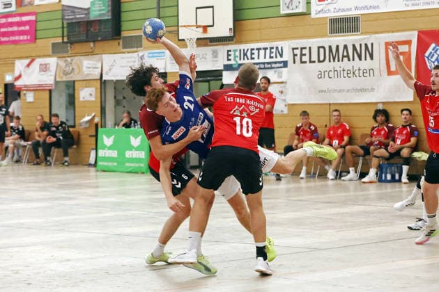 07.08.2026, xovx, Handball Lindencup, TuS Holzheim - HSG Pohlheim v.l. Maxim Hölzer (TuS Holzheim), Jonathan Martenstein (HSG Pohlheim), Simon Giebenhain (TuS Holzheim) Linden Stadthalle Hessen Deutschland (DE)