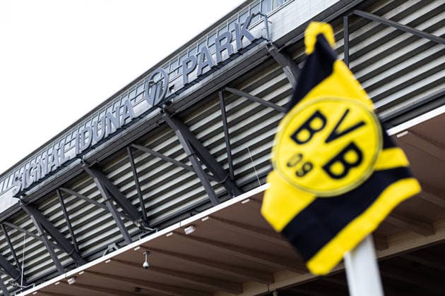 Regionalliga West: Borussia Dortmund II - 1.FC Köln II, 07.08.2026 Symbolbild, Eckflagge mit dem Blick auf Innenraum des Stadions vor dem Spiel. Flagge ist unscharf, auf dem Hintergrund ist Signal Iduna Park zu sehen. Regionalliga West: Borussia Dortmund II - 1.FC Köln II, Rote Erde, Dortmund; 07.08.2026 DFB regulations prohibit any use of photographs as image sequences and or quasi video. Copyright: xBEAUTIFULxSPORTS Buriakovx