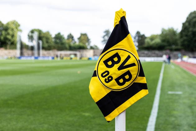 Regionalliga West: Borussia Dortmund II - 1.FC Köln II, 07.08.2026 Symbolbild, Eckflagge mit dem Blick auf Innenraum des Stadions vor dem Spiel. Regionalliga West: Borussia Dortmund II - 1.FC Köln II, Rote Erde, Dortmund; 07.08.2026 DFB regulations prohibit any use of photographs as image sequences and or quasi video. Copyright: xBEAUTIFULxSPORTS Buriakovx
