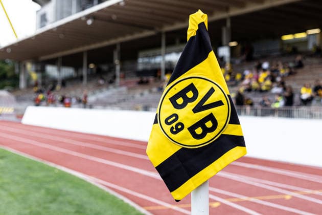 Regionalliga West: Borussia Dortmund II - 1.FC Köln II, 07.08.2026 Symbolbild, Eckflagge mit dem Blick auf Innenraum des Stadions vor dem Spiel. Regionalliga West: Borussia Dortmund II - 1.FC Köln II, Rote Erde, Dortmund; 07.08.2026 DFB regulations prohibit any use of photographs as image sequences and or quasi video. Copyright: xBEAUTIFULxSPORTS Buriakovx