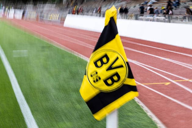 Regionalliga West: Borussia Dortmund II - 1.FC Köln II, 07.08.2026 Symbolbild, Eckflagge mit dem Blick auf Innenraum des Stadions vor dem Spiel. Flagge ist unscharf. Regionalliga West: Borussia Dortmund II - 1.FC Köln II, Rote Erde, Dortmund; 07.08.2026 DFB regulations prohibit any use of photographs as image sequences and or quasi video. Copyright: xBEAUTIFULxSPORTS Buriakovx