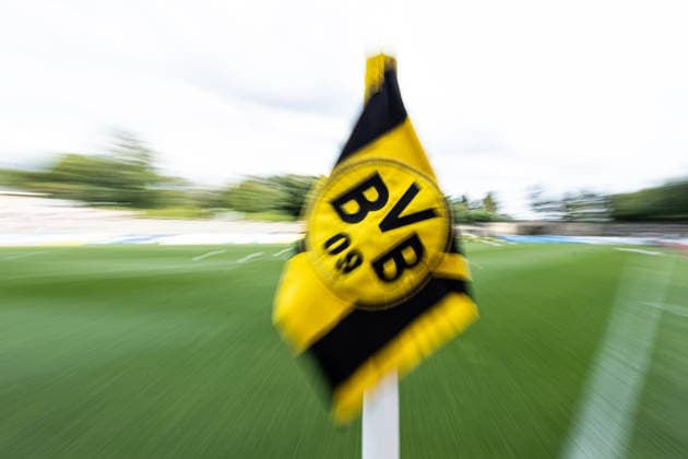 Regionalliga West: Borussia Dortmund II - 1.FC Köln II, 07.08.2026 Symbolbild, Eckflagge mit dem Blick auf Innenraum des Stadions vor dem Spiel. Flagge ist unscharf. Regionalliga West: Borussia Dortmund II - 1.FC Köln II, Rote Erde, Dortmund; 07.08.2026 DFB regulations prohibit any use of photographs as image sequences and or quasi video. Copyright: xBEAUTIFULxSPORTS Buriakovx