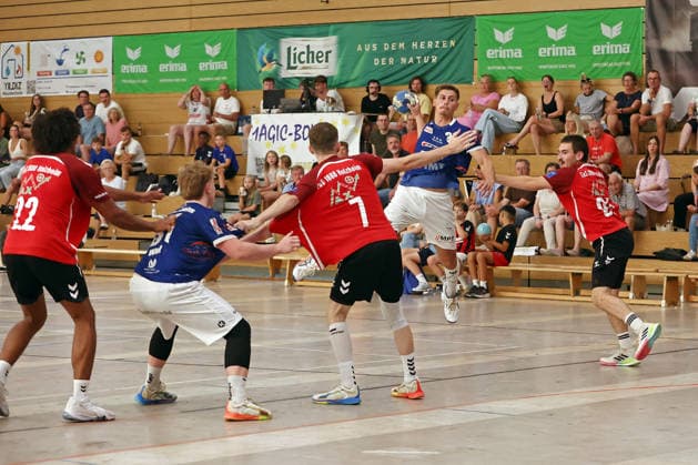 07.08.2026, xovx, Handball Lindencup, TuS Holzheim - HSG Pohlheim v.l. Hannes Jemixe (TuS Holzheim), Noah Well (HSG Pohlheim), Christoph Horn (TuS Holzheim), Leon Frenko (HSG Pohlheim), Max Schneider (TuS Holzheim) Linden Stadthalle Hessen Deutschland (DE)