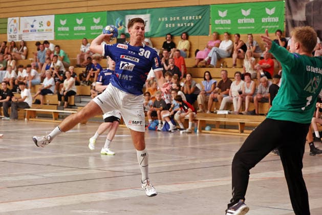 07.08.2026, xovx, Handball Lindencup, TuS Holzheim - HSG Pohlheim v.l. Leon Frenko (HSG Pohlheim), Ben Fischer (TuS Holzheim) Linden Stadthalle Hessen Deutschland (DE)