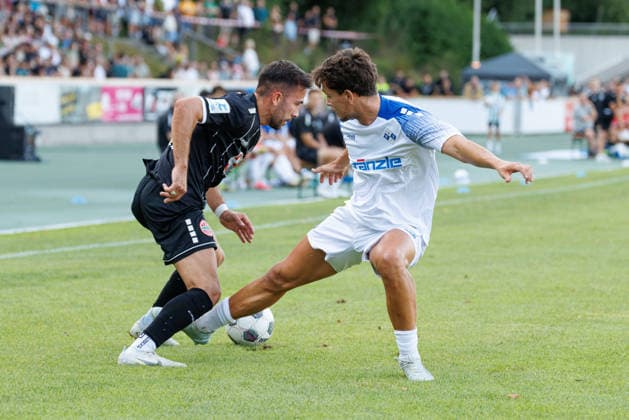 Furkan Kircicek (19, TSV Landsberg) und Jordi Wegmann (19, FV Illertissen 1921) beim Spiel zwischen TSV Landsberg v FV Illertissen 1921, Fussball, Herren, Regionalliga Bayern, 2026 2027, 3.Spieltag am 07.08.2026 in Landsberg am Lech, Sportpark. Bayern Deutschland