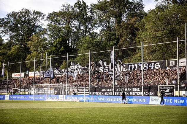SV Stuttgarter Kickers vs. SSV Ulm 1846 Fußball, Fussball, Regionalliga, 1. Spieltag, GAZI-Stadion auf der Waldau Stuttgart 07.08.26 Fans SSV Ulm 1846 Fußball SV Stuttgarter Kickers vs. SSV Ulm 1846 Fußball, Fussball, Regionalliga, 1. Spieltag, GAZI-Stadion auf der Waldau Stuttgart 07.08.26 Foto: Lucca Fundel Stuttgart GAZI-Stadion auf der Waldau Baden-Württemberg Deutschland