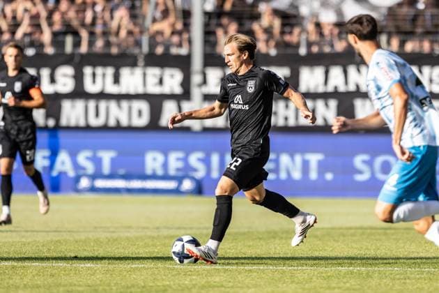 SV Stuttgarter Kickers vs. SSV Ulm 1846 Fußball, Fussball, Regionalliga, 1. Spieltag, GAZI-Stadion auf der Waldau Stuttgart 07.08.26 Emanuel Taffertshofer (SSV Ulm 1846 Fußball, 22) SV Stuttgarter Kickers vs. SSV Ulm 1846 Fußball, Fussball, Regionalliga, 1. Spieltag, GAZI-Stadion auf der Waldau Stuttgart 07.08.26 Foto: Lucca Fundel Stuttgart GAZI-Stadion auf der Waldau Baden-Württemberg Deutschland