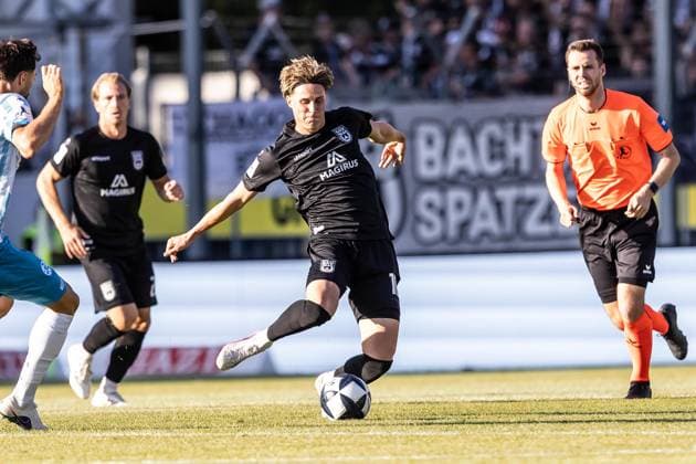 SV Stuttgarter Kickers vs. SSV Ulm 1846 Fußball, Fussball, Regionalliga, 1. Spieltag, GAZI-Stadion auf der Waldau Stuttgart 07.08.26 Oliver Wähling (SSV Ulm 1846 Fußball, 10) SV Stuttgarter Kickers vs. SSV Ulm 1846 Fußball, Fussball, Regionalliga, 1. Spieltag, GAZI-Stadion auf der Waldau Stuttgart 07.08.26 Foto: Lucca Fundel Stuttgart GAZI-Stadion auf der Waldau Baden-Württemberg Deutschland