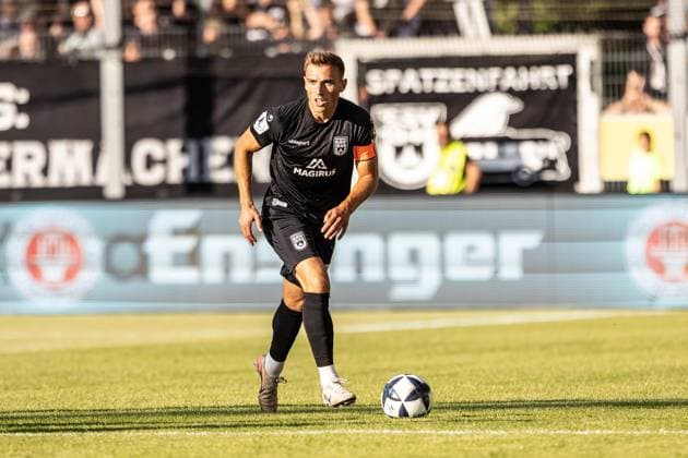 SV Stuttgarter Kickers vs. SSV Ulm 1846 Fußball, Fussball, Regionalliga, 1. Spieltag, GAZI-Stadion auf der Waldau Stuttgart 07.08.26 Freisteller Einzelbild Alexander Kopf (SSV Ulm 1846 Fußball, 20) SV Stuttgarter Kickers vs. SSV Ulm 1846 Fußball, Fussball, Regionalliga, 1. Spieltag, GAZI-Stadion auf der Waldau Stuttgart 07.08.26 Foto: Lucca Fundel Stuttgart GAZI-Stadion auf der Waldau Baden-Württemberg Deutschland