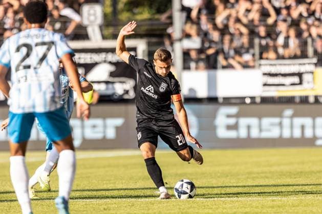 SV Stuttgarter Kickers vs. SSV Ulm 1846 Fußball, Fussball, Regionalliga, 1. Spieltag, GAZI-Stadion auf der Waldau Stuttgart 07.08.26 Alexander Kopf (SSV Ulm 1846 Fußball, 20) SV Stuttgarter Kickers vs. SSV Ulm 1846 Fußball, Fussball, Regionalliga, 1. Spieltag, GAZI-Stadion auf der Waldau Stuttgart 07.08.26 Foto: Lucca Fundel Stuttgart GAZI-Stadion auf der Waldau Baden-Württemberg Deutschland