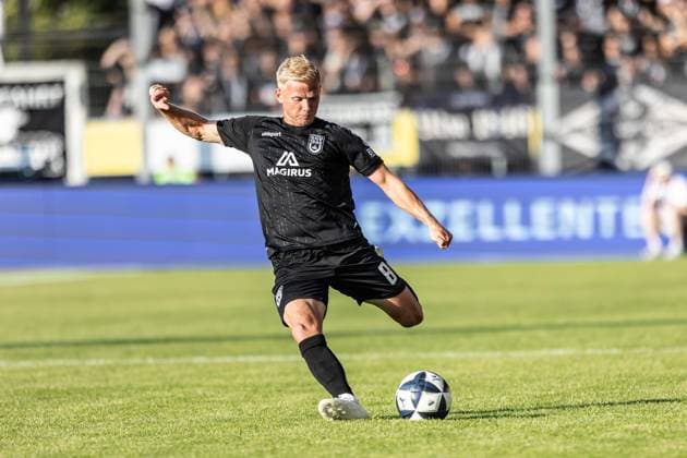 SV Stuttgarter Kickers vs. SSV Ulm 1846 Fußball, Fussball, Regionalliga, 1. Spieltag, GAZI-Stadion auf der Waldau Stuttgart 07.08.26 Per Lockl (SSV Ulm 1846 Fußball, 08) SV Stuttgarter Kickers vs. SSV Ulm 1846 Fußball, Fussball, Regionalliga, 1. Spieltag, GAZI-Stadion auf der Waldau Stuttgart 07.08.26 Foto: Lucca Fundel Stuttgart GAZI-Stadion auf der Waldau Baden-Württemberg Deutschland