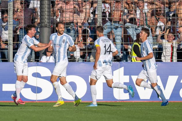 Torjubel zum 1:0, TSV 1860 Muenchen, TSV 1860 von Muenchen vs. FC Augsburg II, Fussball, Regionalliga Bayern, 3. Spieltag, 07.08.2026 DFB regulations prohibit any use of photographs as image sequences and or quasi-video Muenchen Bayern Deutschland