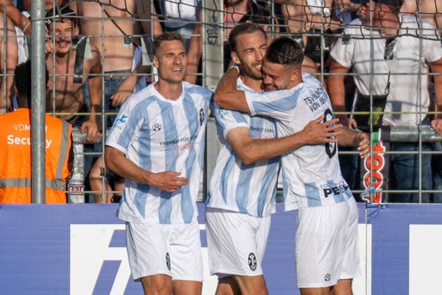 Torjubel zum 1:0, TSV 1860 Muenchen, TSV 1860 von Muenchen vs. FC Augsburg II, Fussball, Regionalliga Bayern, 3. Spieltag, 07.08.2026 DFB regulations prohibit any use of photographs as image sequences and or quasi-video Muenchen Bayern Deutschland